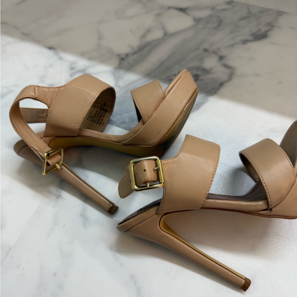 Steve Madden beige classic pumps